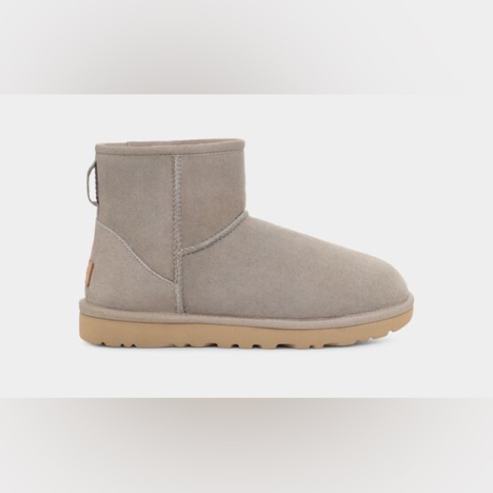 UGG Classic Mini II Boot - size 8